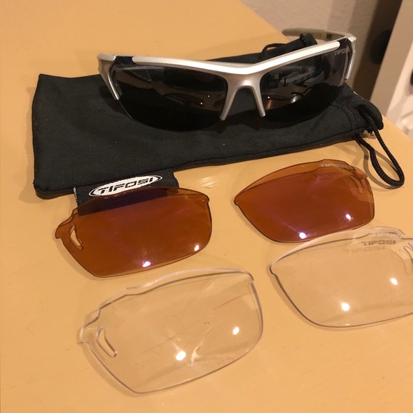 Tifosi athletic sunglasses in great condition with extra lens options. - Picture 2 of 2